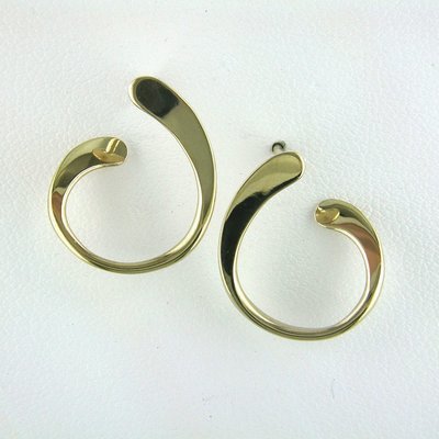 14K Yellow Gold Tiny Cobra Earrings