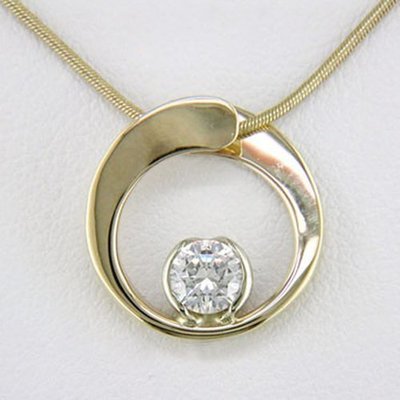 14K Yellow Gold Diamond Circle Pendant - Medium
