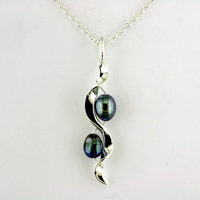 Sterling Silver Black Pearl Ruffle Pendant