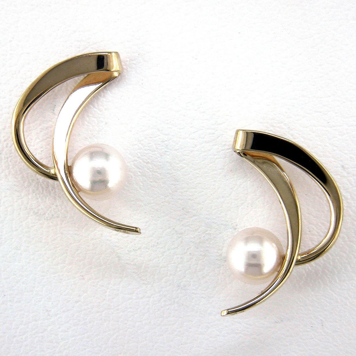 14K Yellow Gold Pearl Curve Earrings