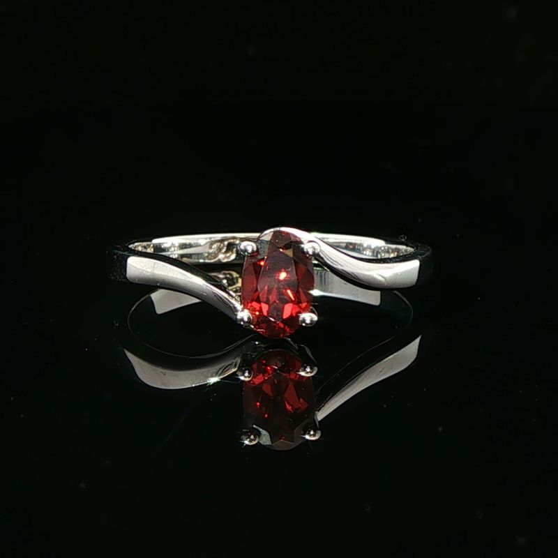 14K White Gold Oval Garnet Ring