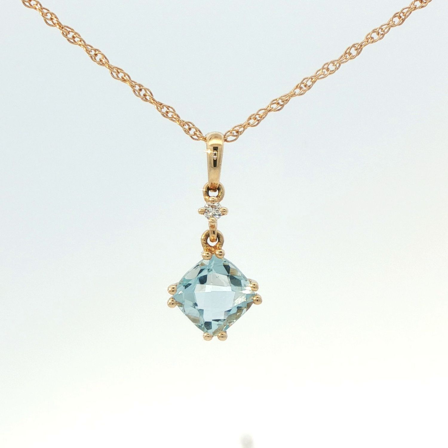 14K Yellow Gold  Aquamarine Pendant Necklace