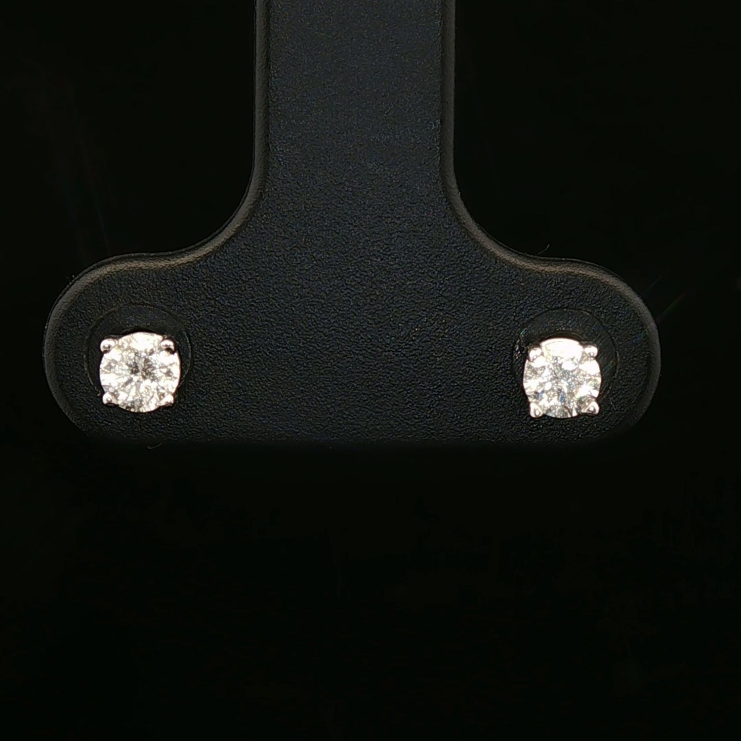 14K White Gold 0.2 Ct Natural Diamond Stud Earrings