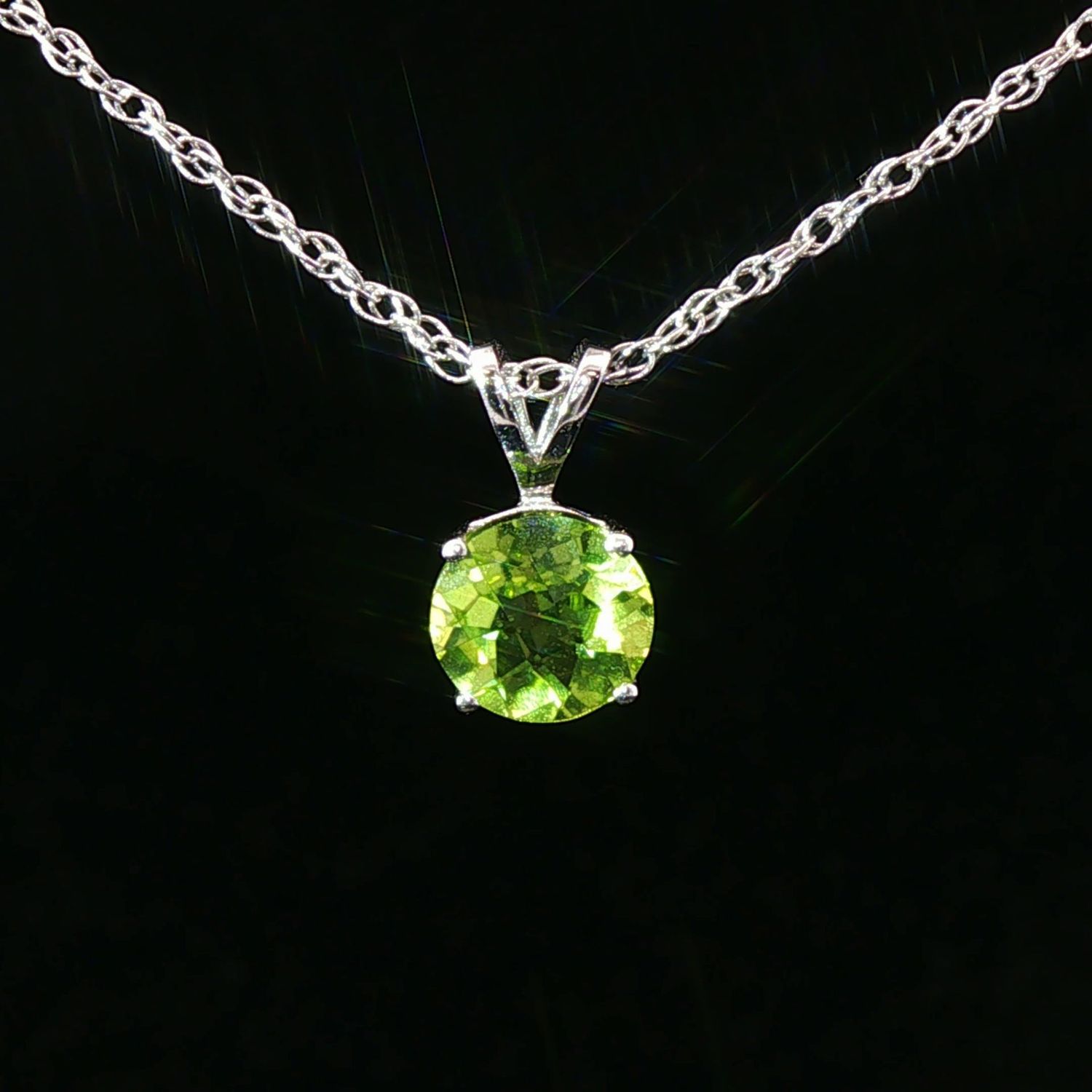 14K White Gold Peridot Pendant Necklace