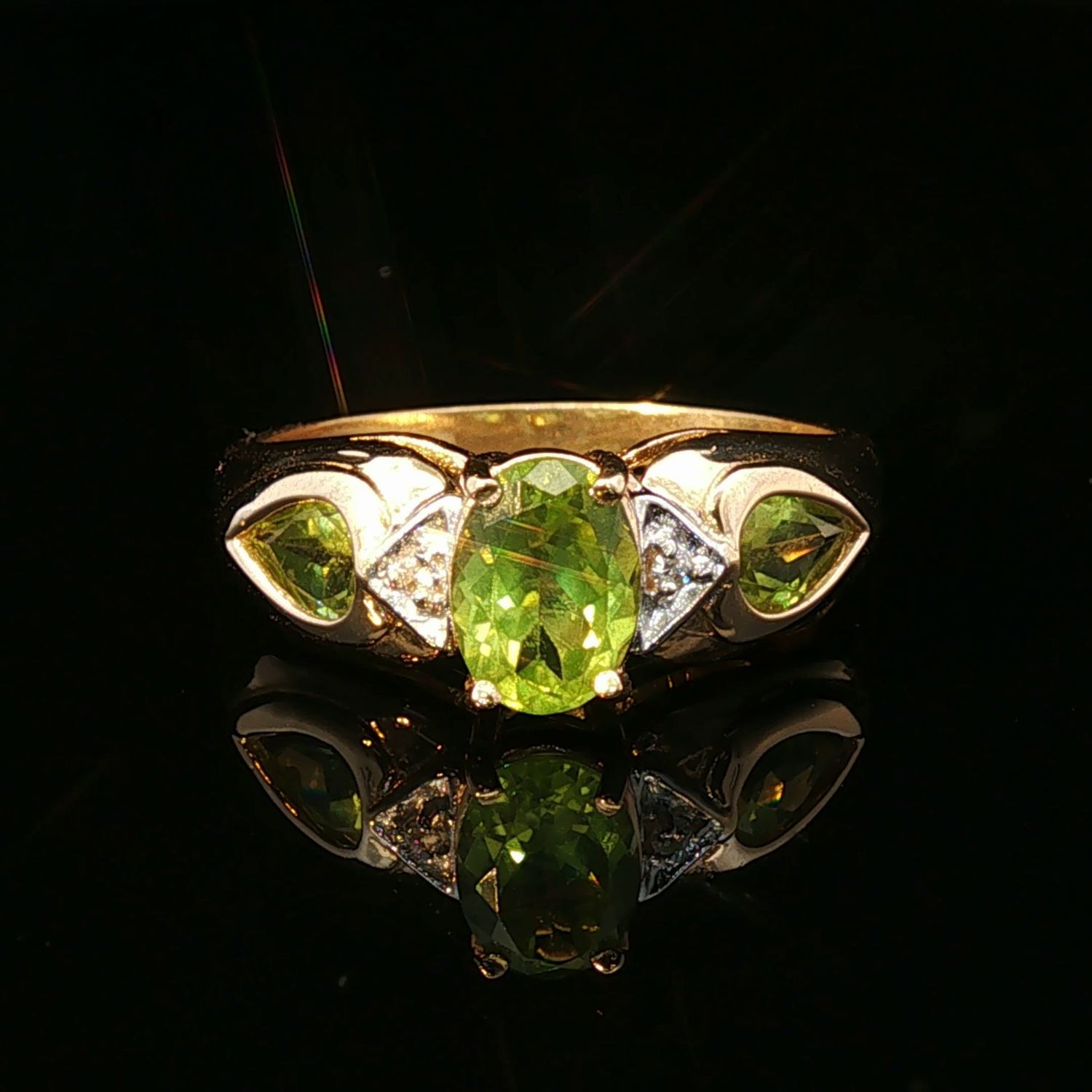 14K Yellow Gold Estate Peridot and Diamond Ring 14K Yellow Gold Estate Peridot and Diamond Ring