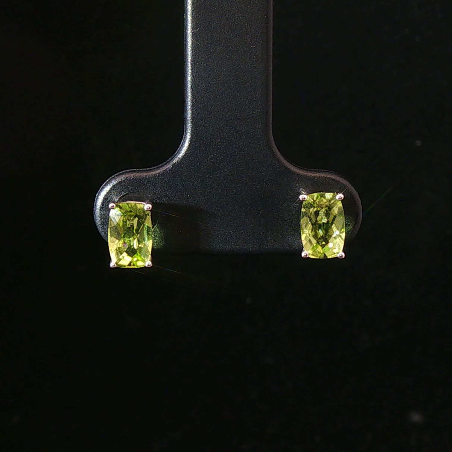 14K White Gold Peridot Stud Earrings