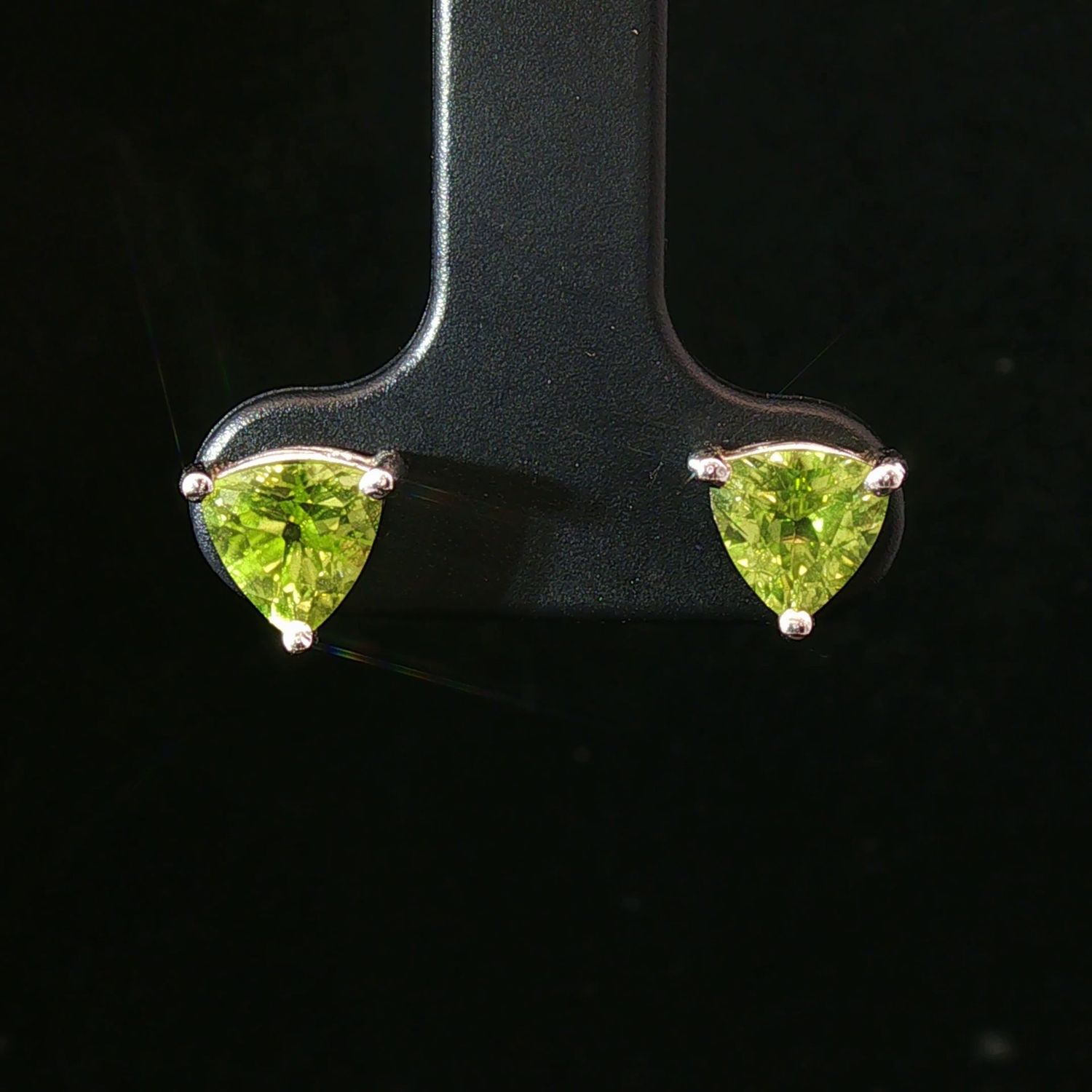 14K White Gold Peridot Stud Earrings