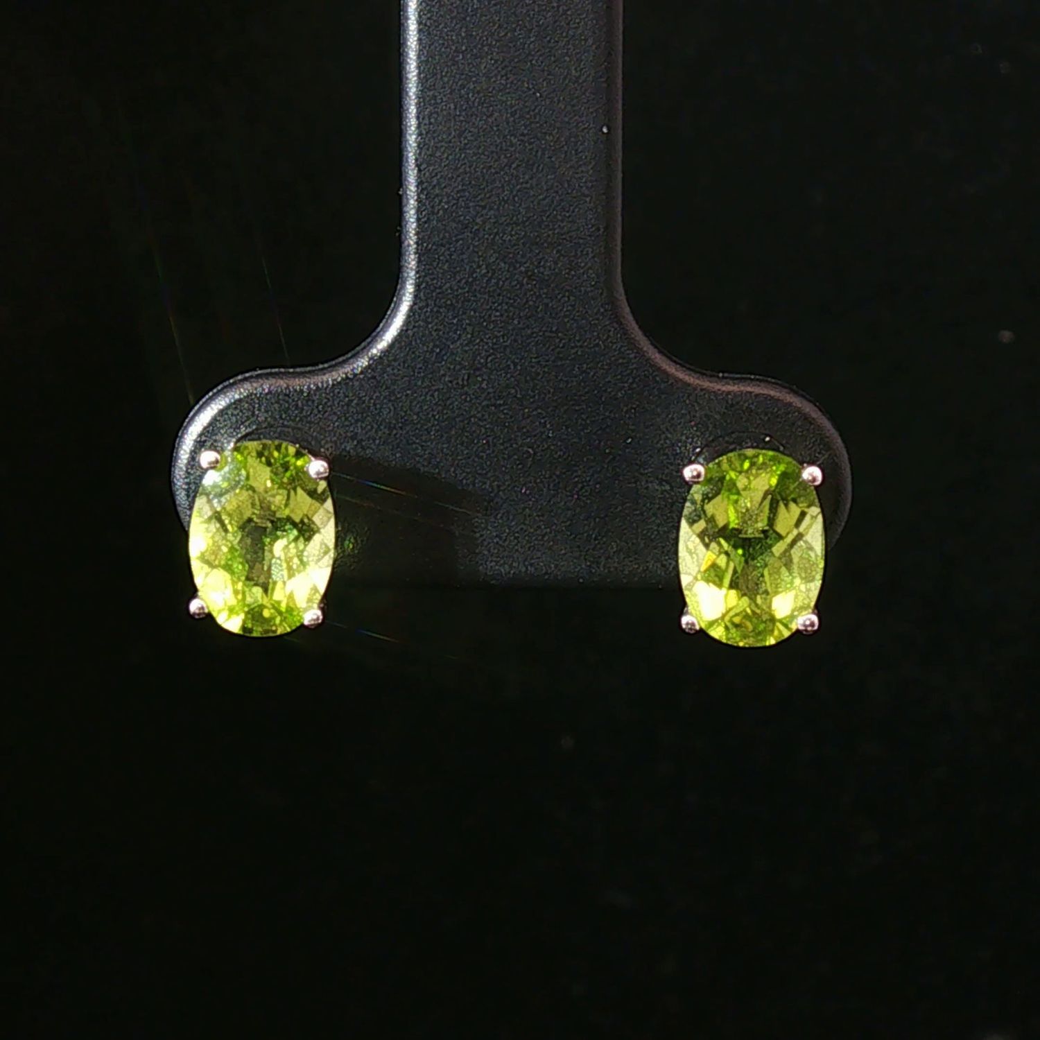 14K White Gold Oval Peridot Stud Earrings