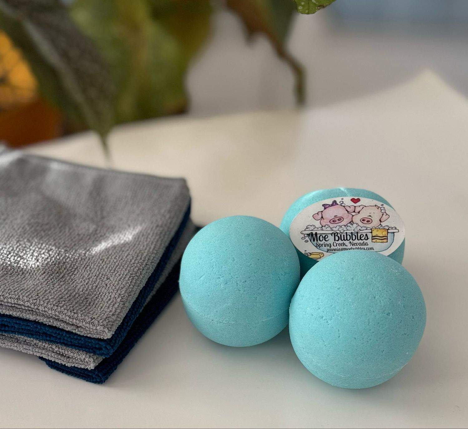 Sea Salt &amp; Orchid Bath Bomb