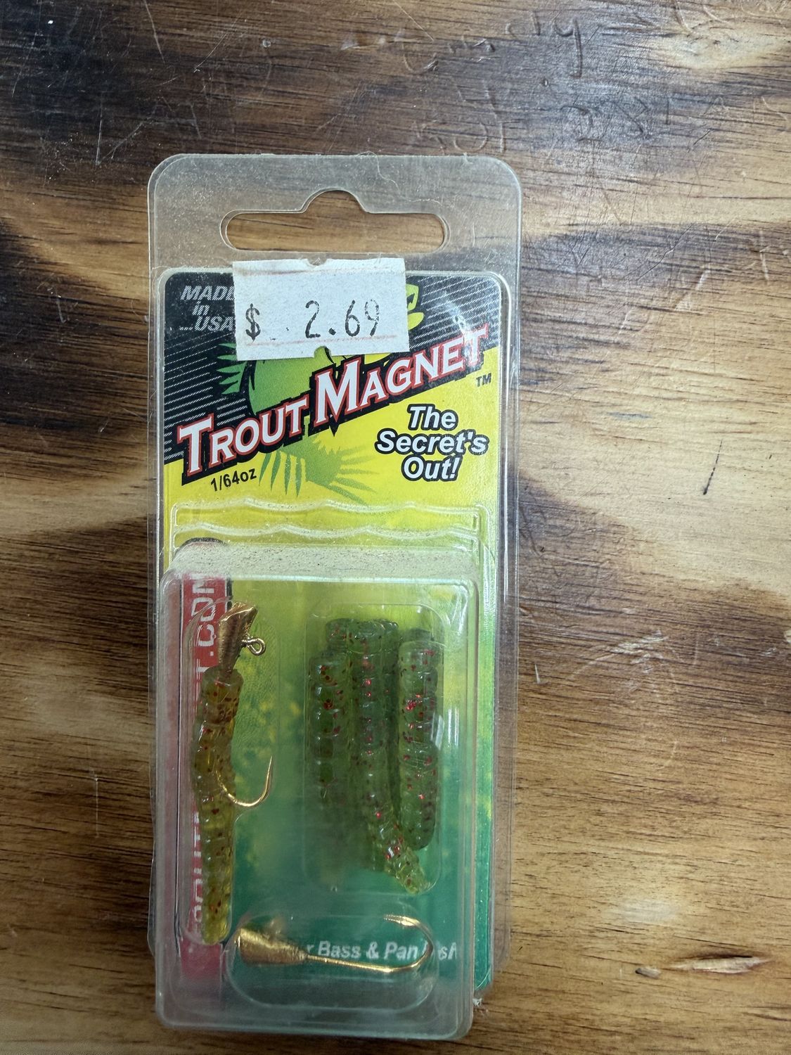 TROUT MAGNET GREEN/RED FLAKE