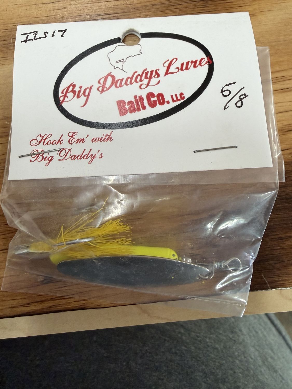 ROOSTER TAIL 5/8 OZ YELLOW