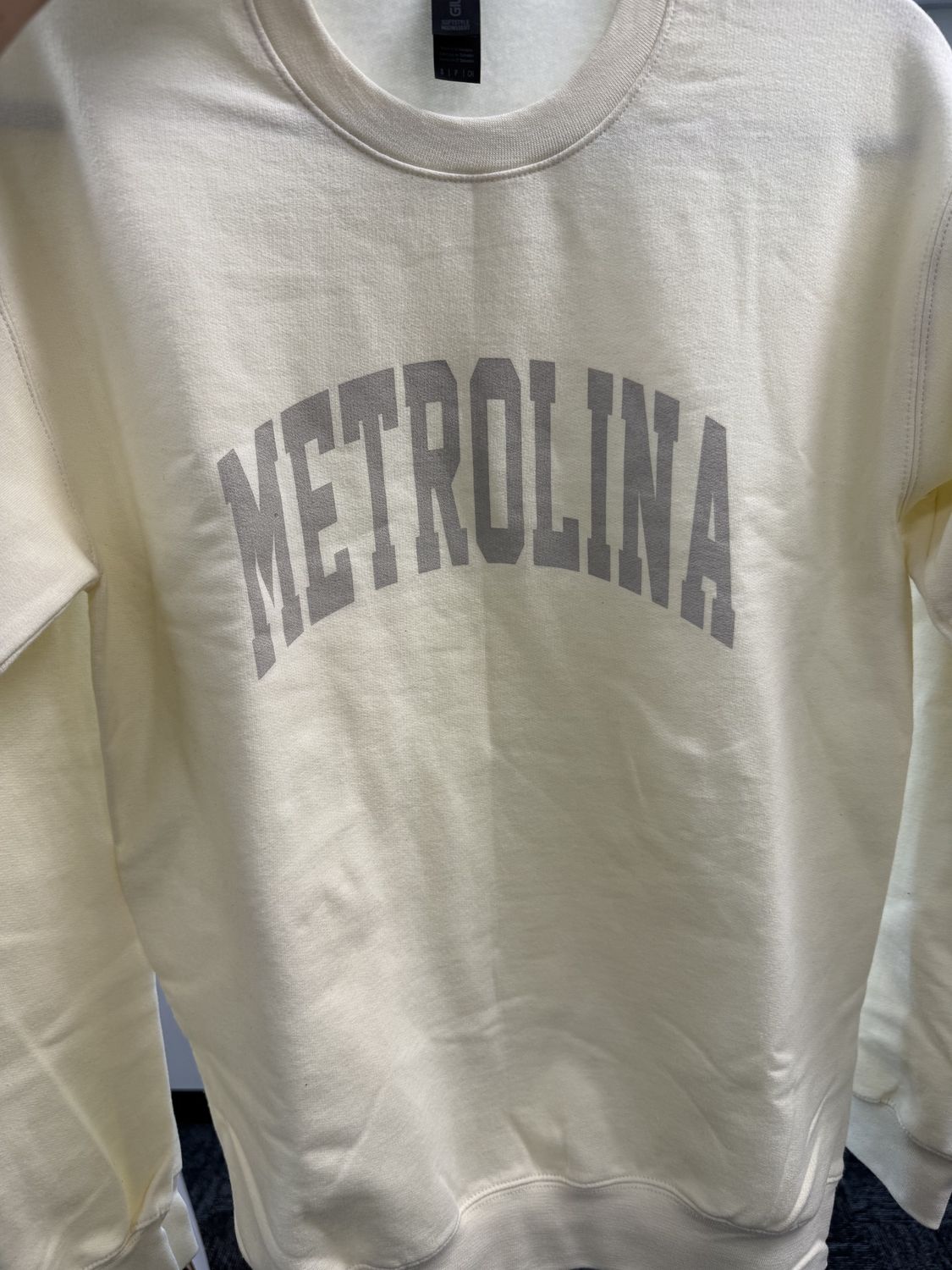 Gildan (beige) Sweatshirt  (grey wording) Metrolina