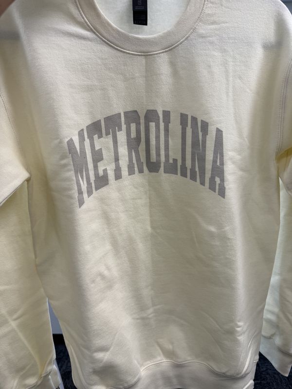 Gildan (beige) Sweatshirt  (grey wording) Metrolina