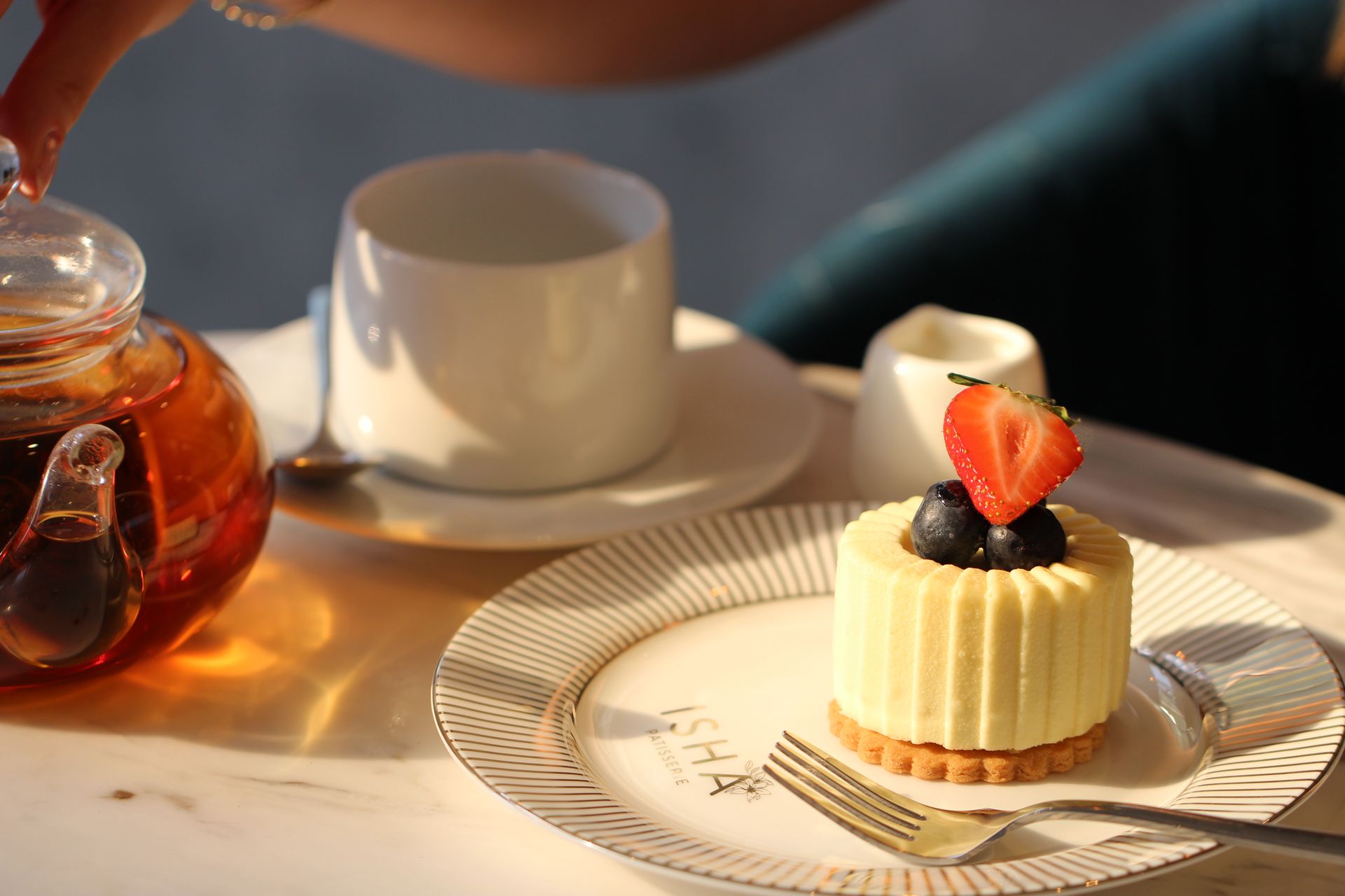 Strawberry & Almond Delice (6 piece set)