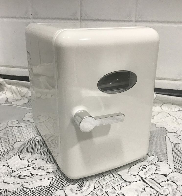 Mini Small Hot And Cold Dual-use Car Refrigerator Mini Small Hot And Cold Dual-use Car Refrigerator