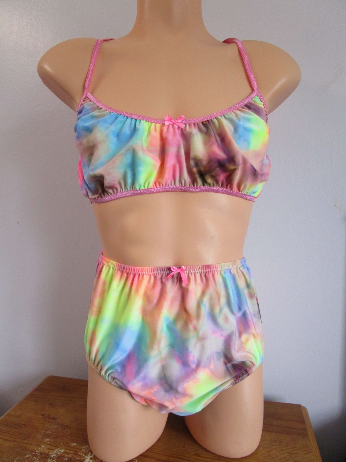 2 pc - Nylon Spandex Prints Training Bra &amp; 8&quot; High Waisted Brief, FOE Trim
