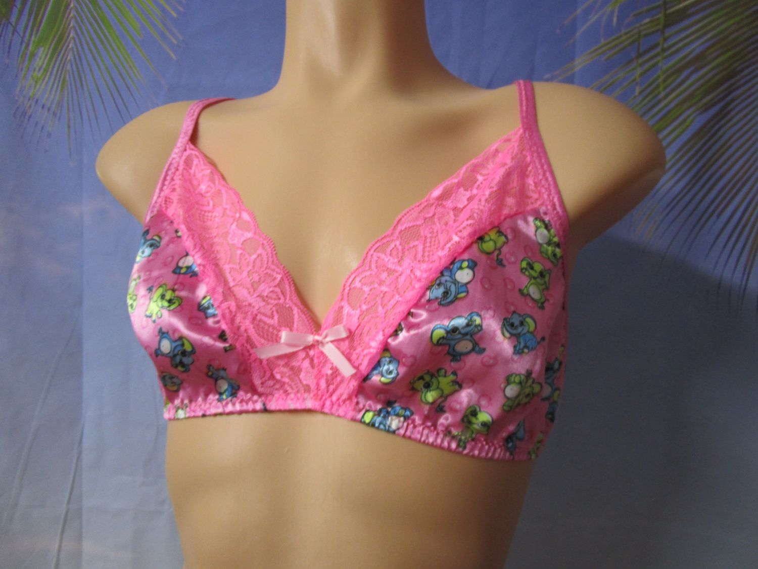 Satin Prints No Cup Bra, Lace Trim, Hook &amp; Eye Back, Adjustable Straps