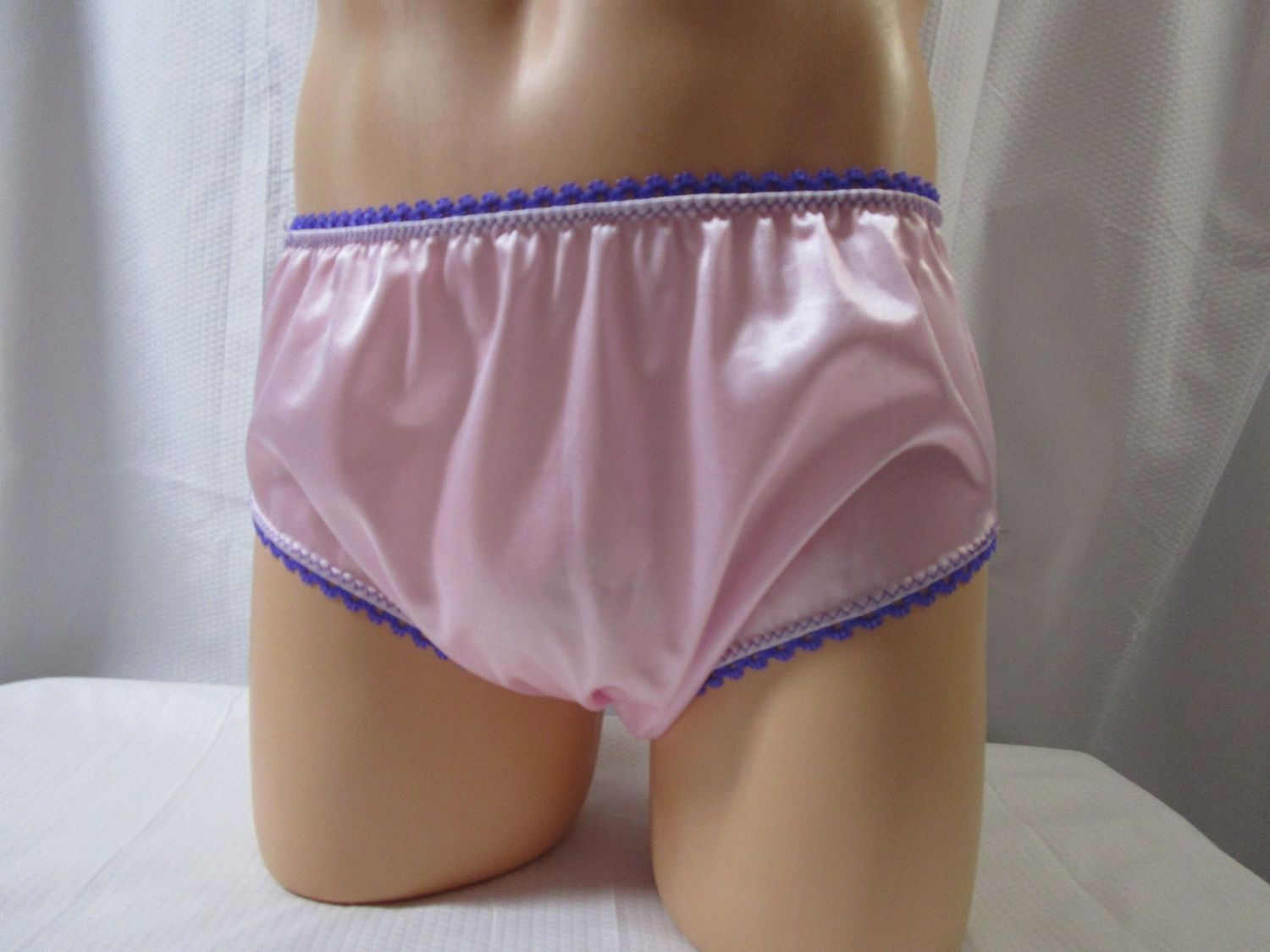 Nylon Tricot Classic Brief, 5&quot; Sides, Medium Man Front, Scrunch Option, Picot Trim, Bow