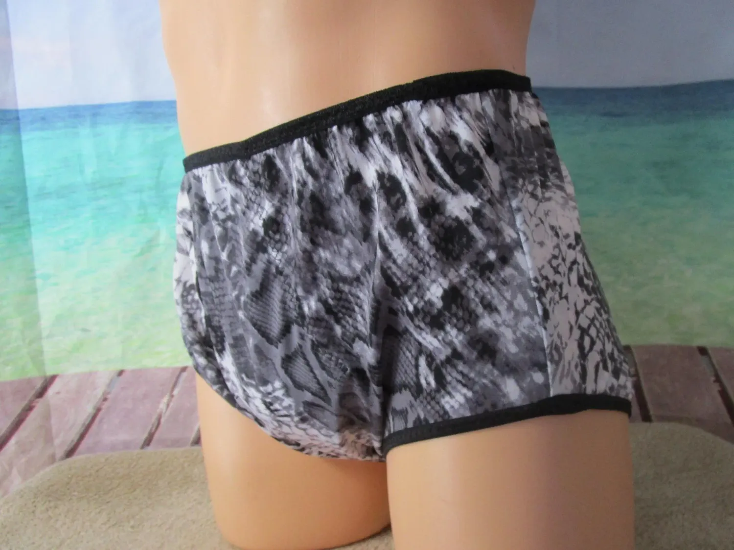 Nylon Spandex Prints Classic Brief, 5&quot; Sides, Medium Man Front, FOE Trim