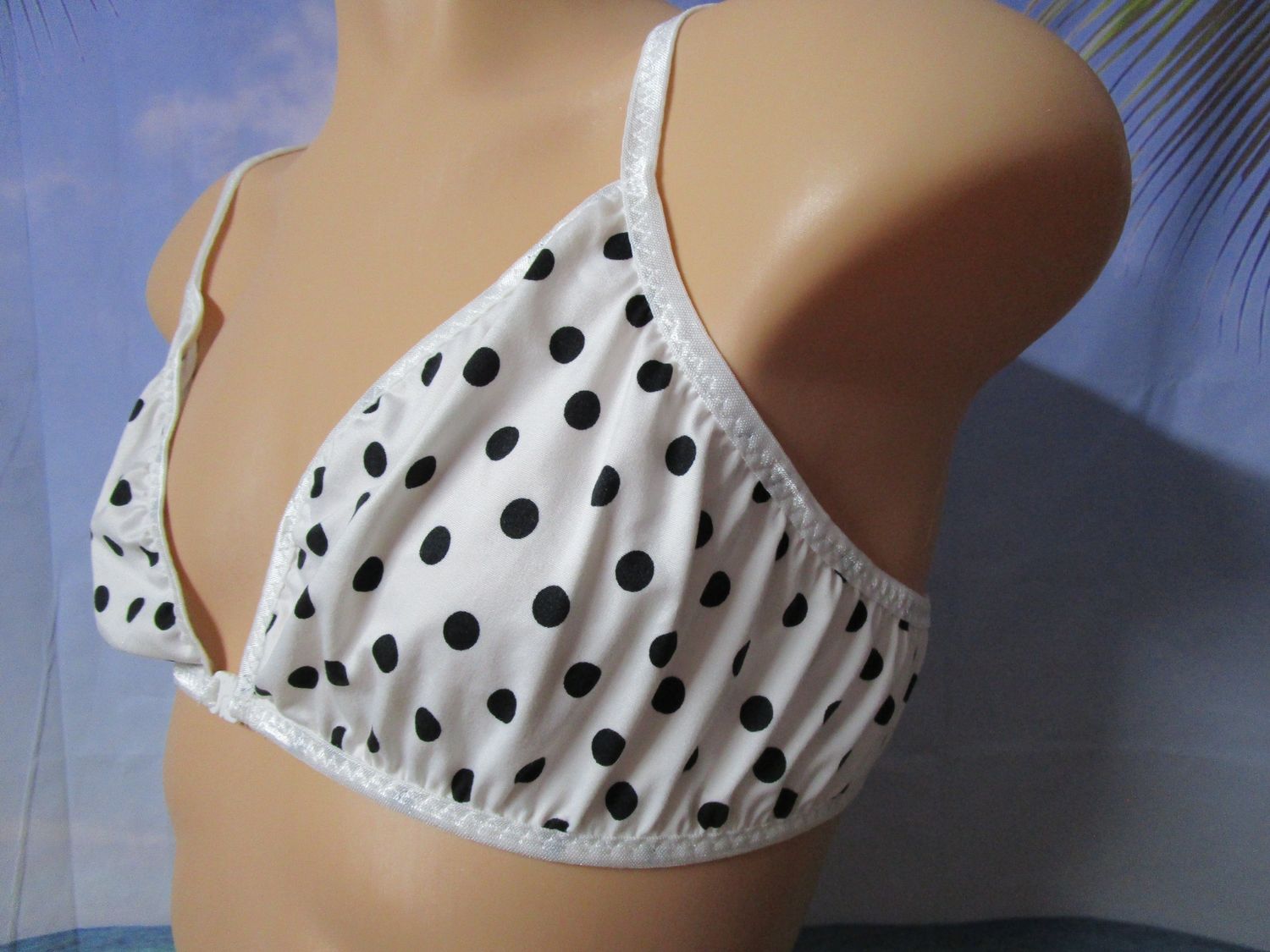 Nylon Spandex Prints, Front Closure Bra, Adjustable Straps, FOE Trim