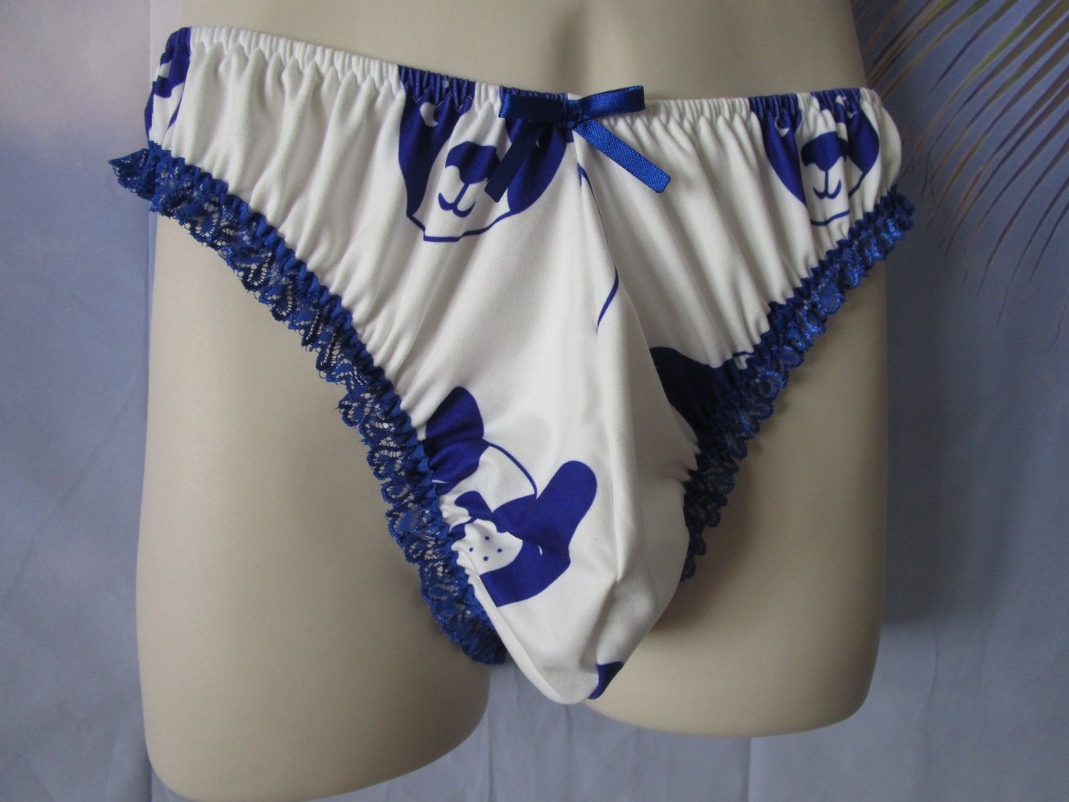 Brushed Knit Prints Thong, Medium Man Front, Heart Lace Leg Trim