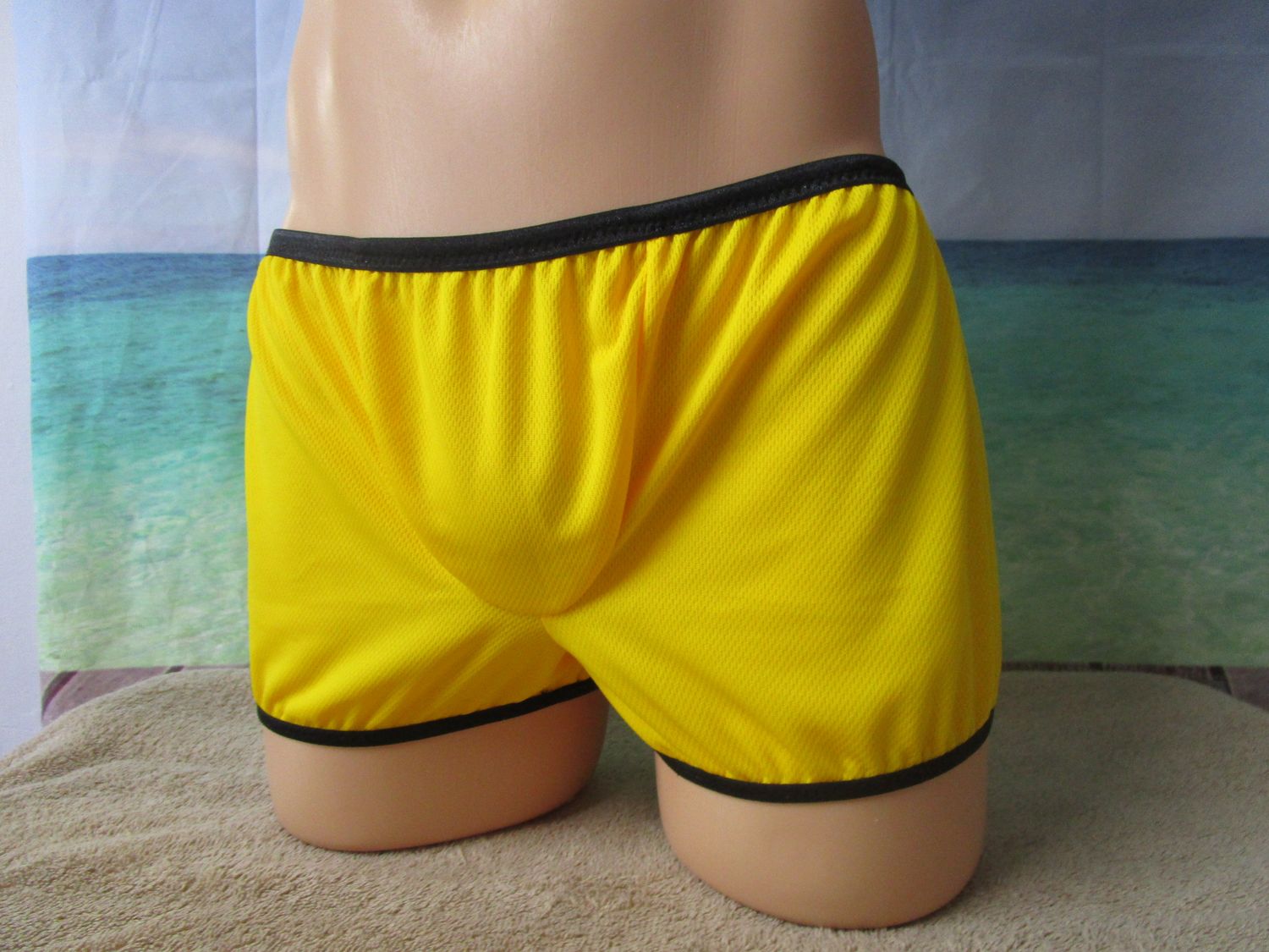 Coolmax-Dimple Mesh Boy Cut Short-Shorts, Large Man Front. Trim