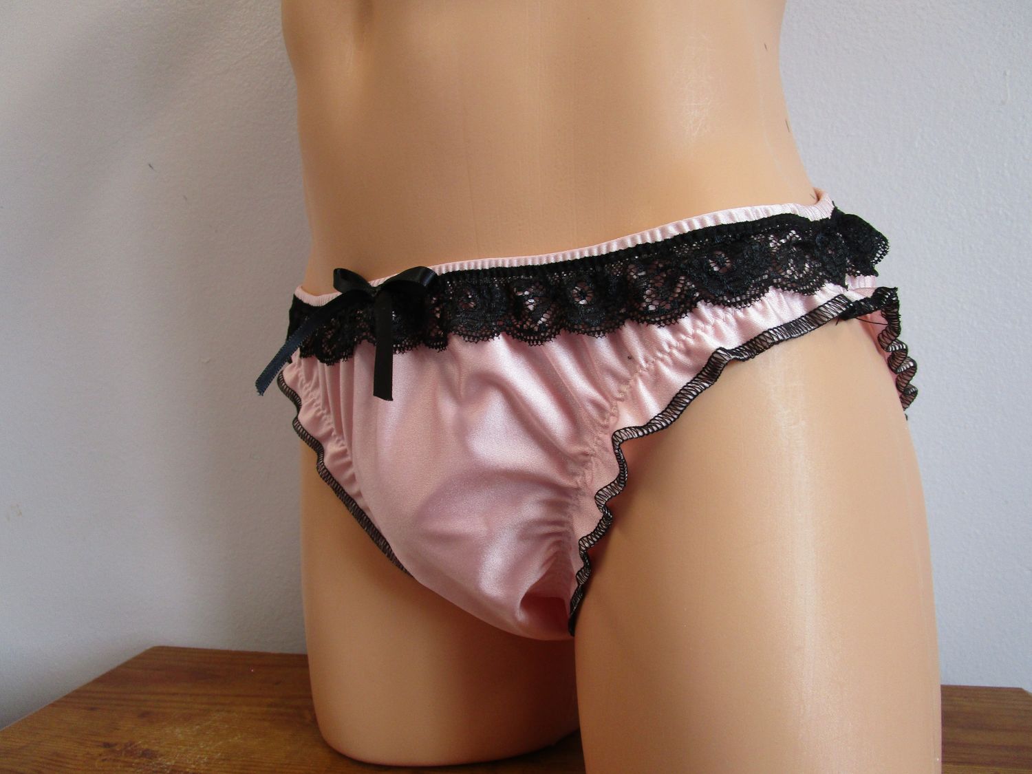 Nylon Spandex Bikini, Medium Front, Lace Top - Ruffled Legs