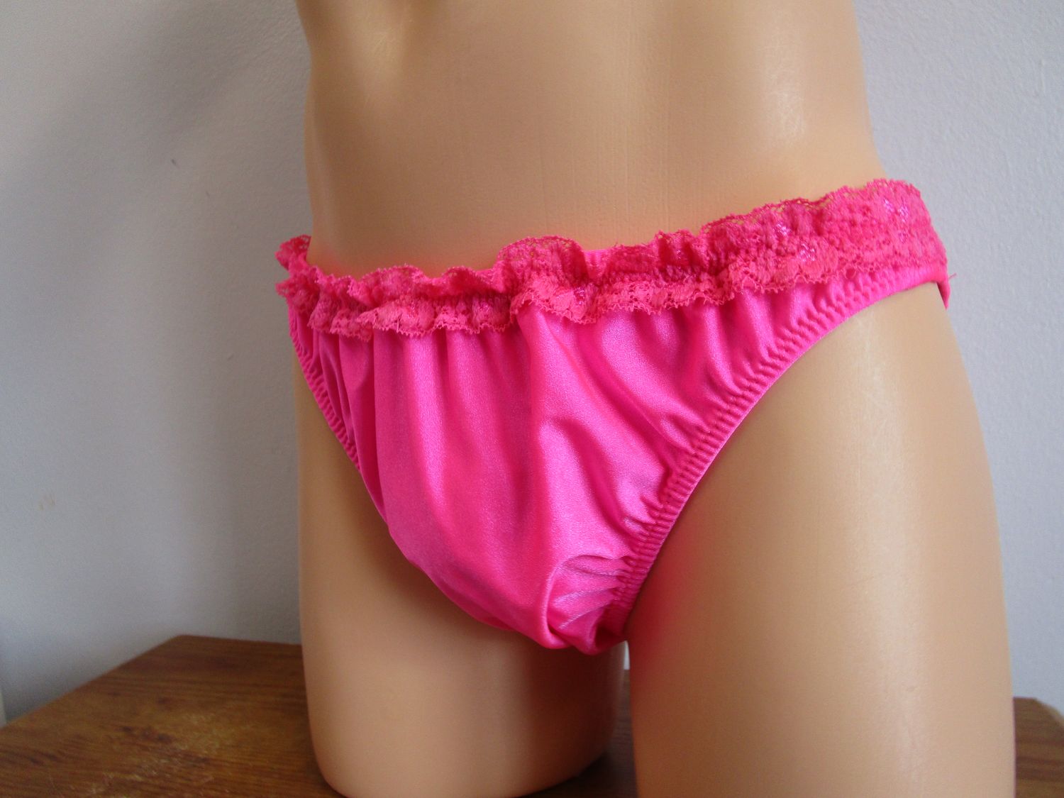 Nylon Spandex Bikini, Medium Front, 1&quot; Lace Top