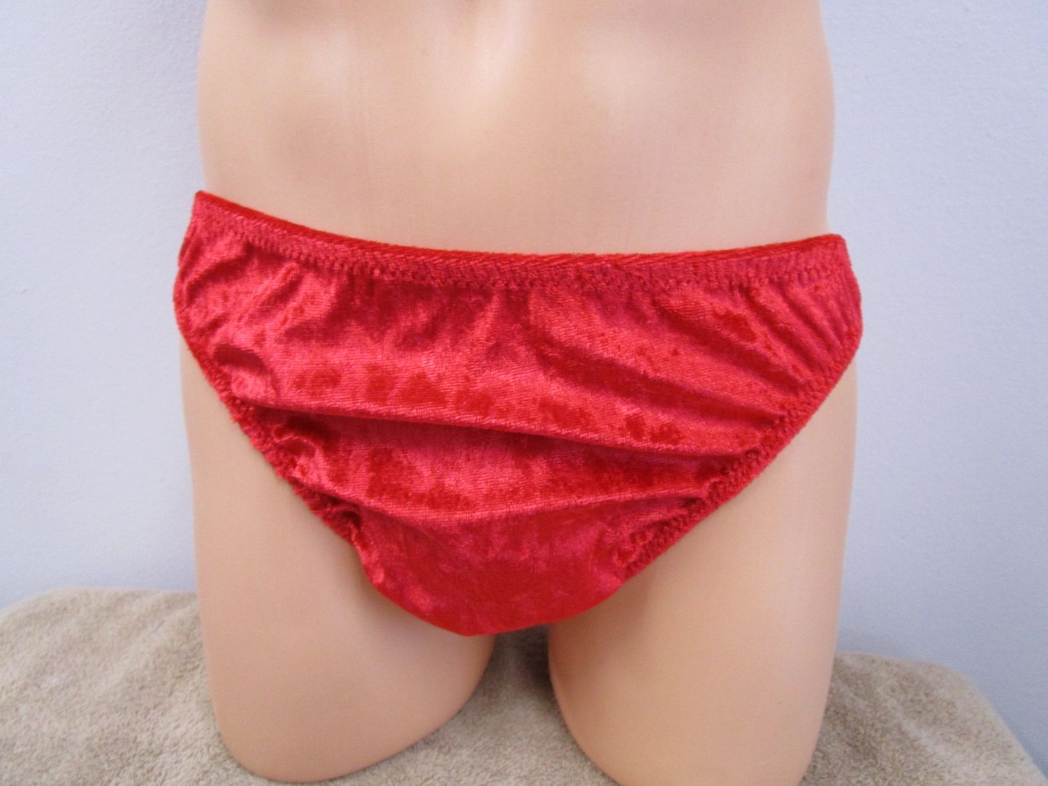 Velvet-Crushed Panne Thong, Flat Man Front