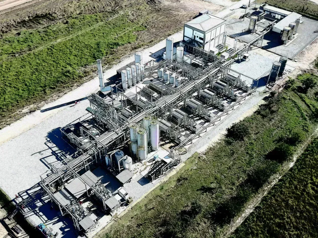Landfill gas recovery, energy generation and biogas distribution from CTR Santa Rosa