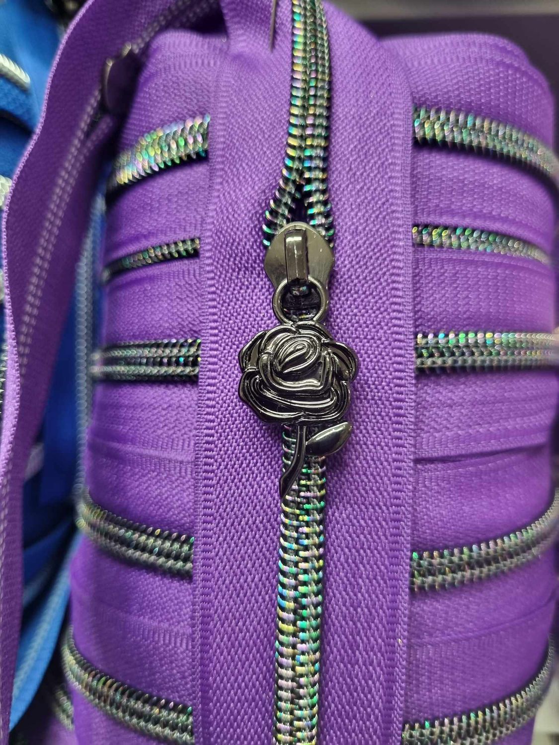 Rose/Black Zipper Pull (1)