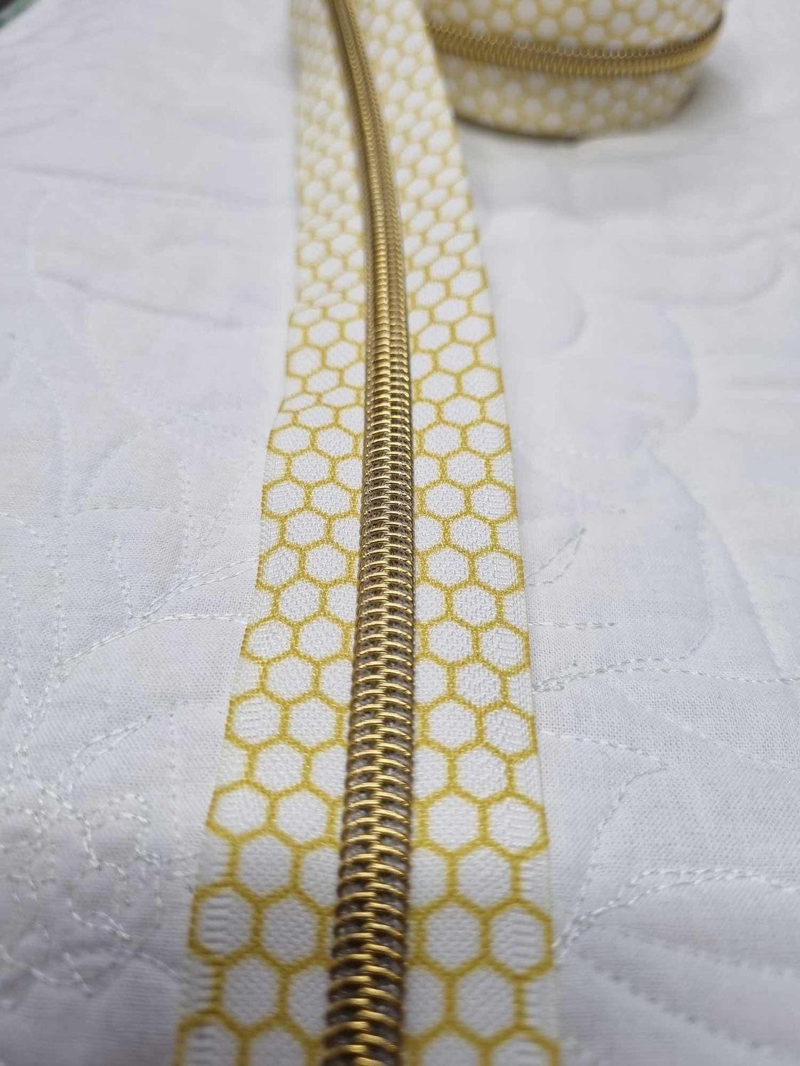 HoneycombWhite/Gold 3M