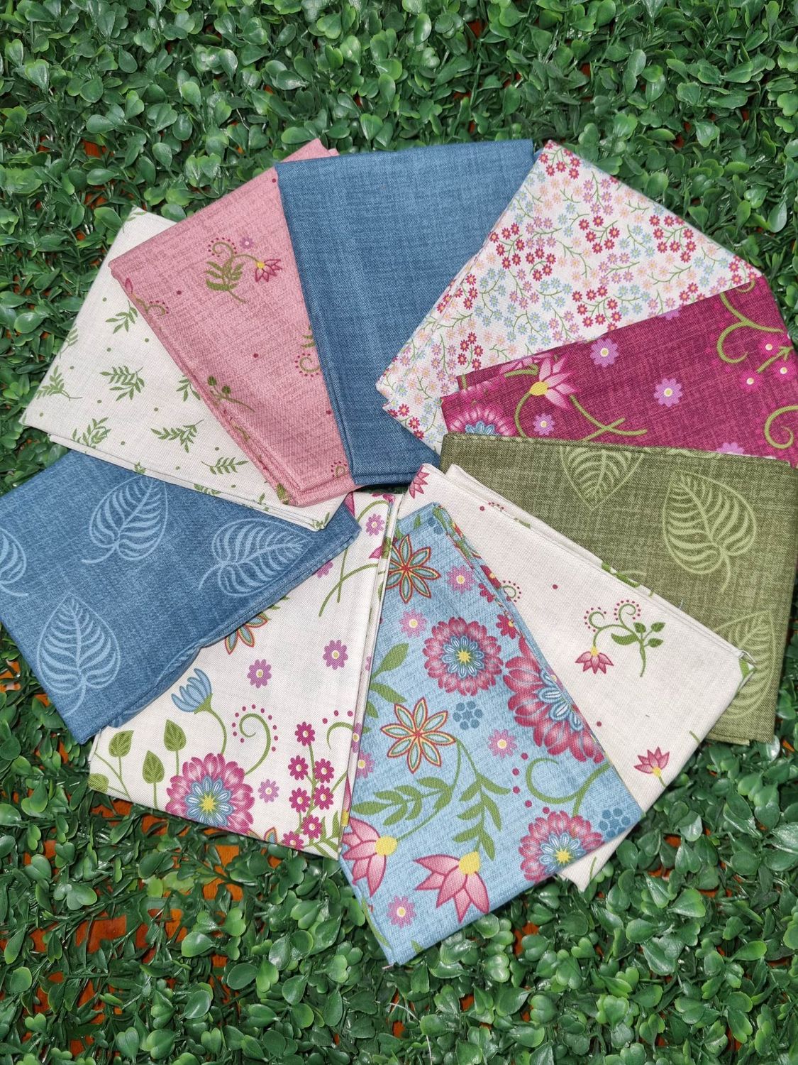 Maywood Studio - Flower &amp; Vine 10 Piece Fat 1/4 pack