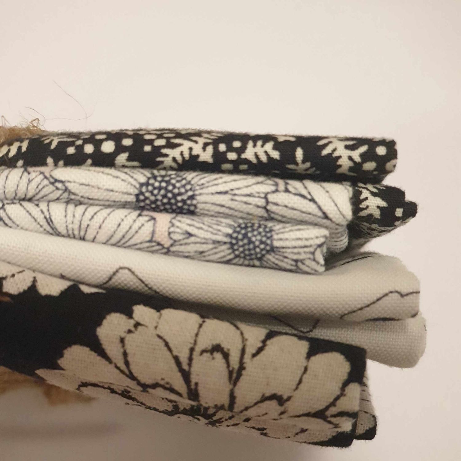 Black &amp; White 4 pack