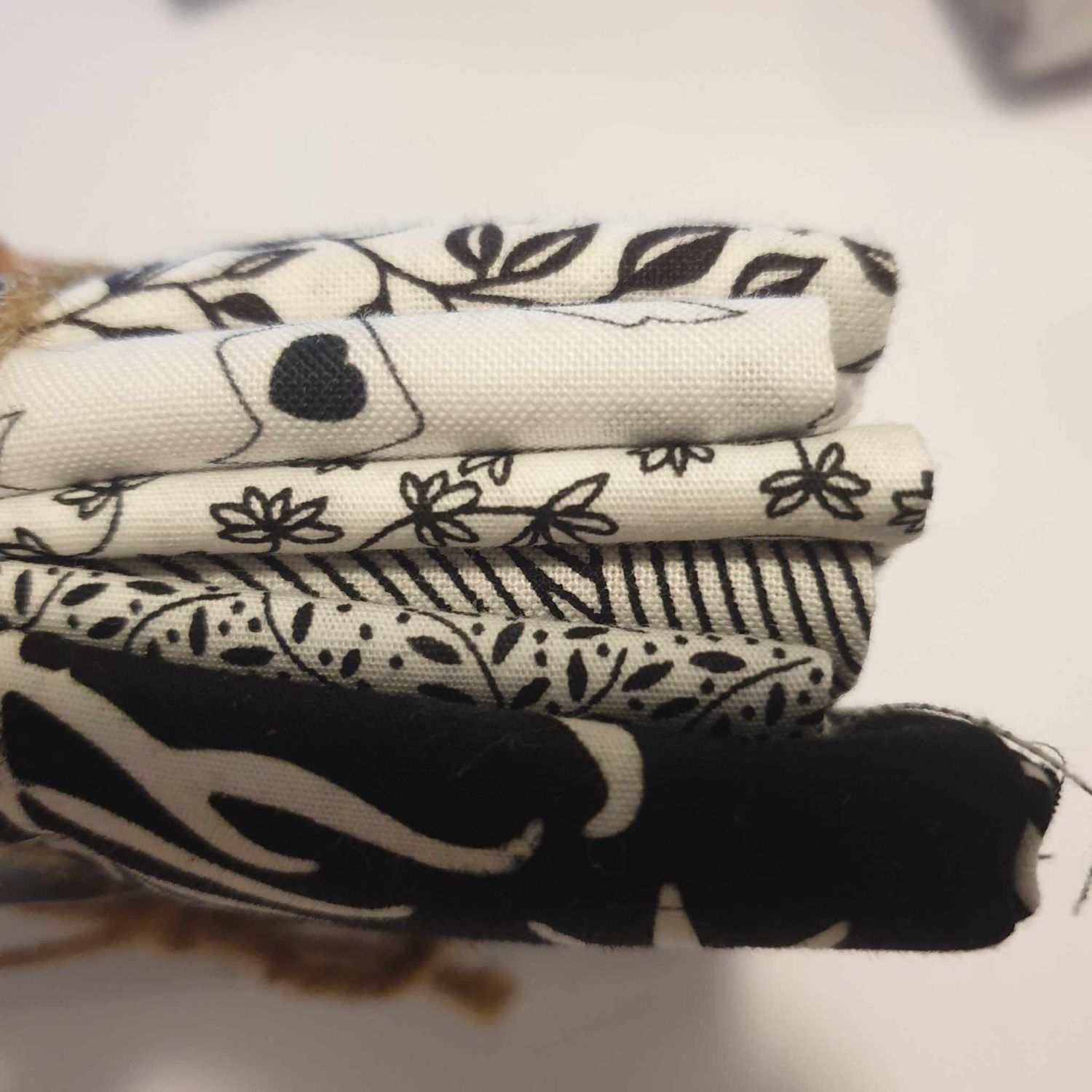 Black &amp; White 6 pack