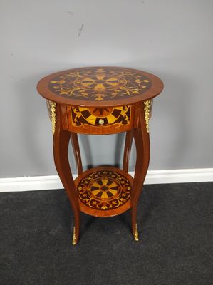 &quot;Marquetry&quot; stiliaus stalelis