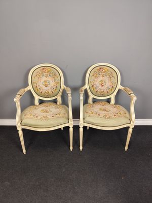 Dvi kėdės (viena parduota)