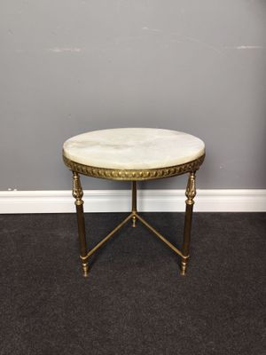 Stalelis su onikso akmenuku