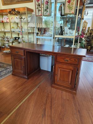 Rašomieji stalai, sekreterai