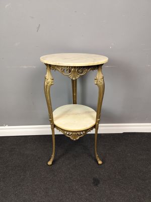 Staleliai, kolonos, konsolės