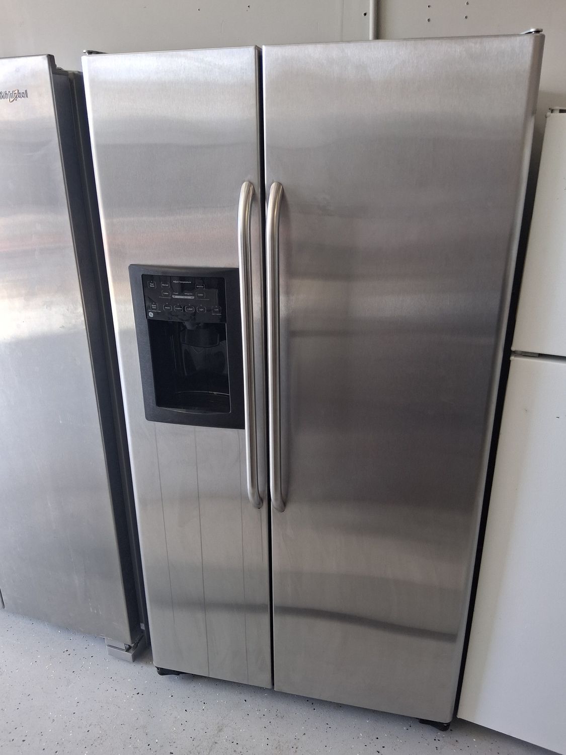Side by Side Refrigerator Model #GSS25WSTA