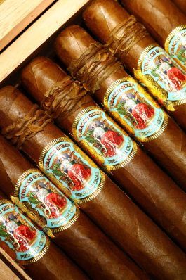 Cigar Ambassador Tobacco Queen Robusto Box
