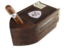 ADVentura Cigars:ADV Conqueror Comandante Box