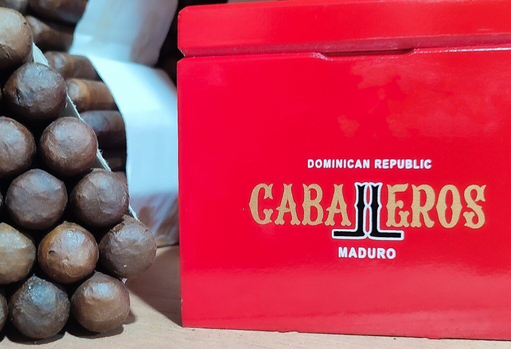 Caballeros Cigars:Caballeros Robusto Maduro Box