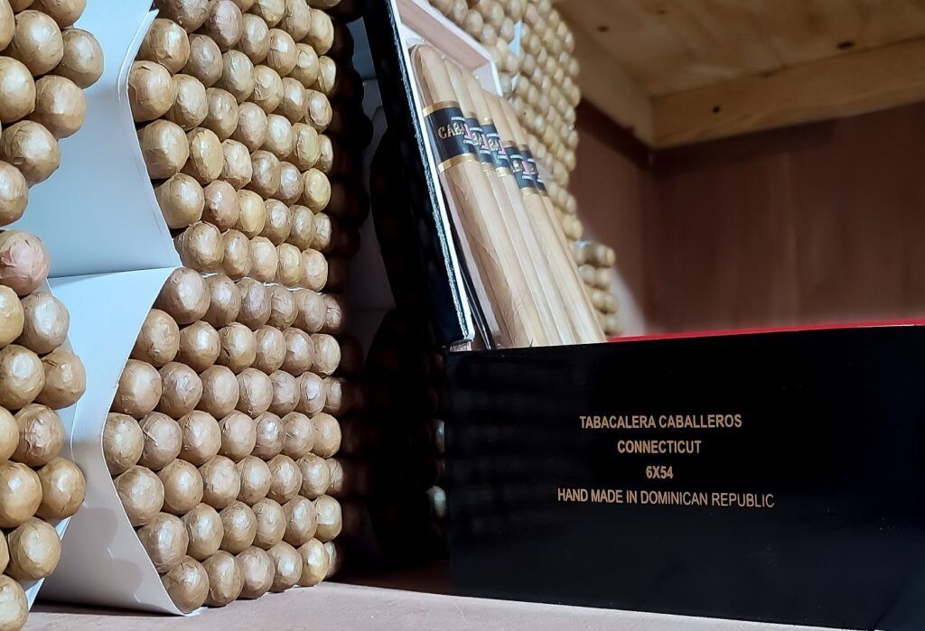Caballeros Cigars:Caballeros Connecticut Robusto Box