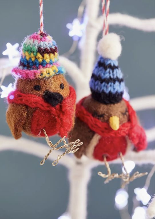 Standing Robin in Knitted Hat & Scarf