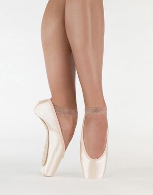 REIGN POINTE SHOE