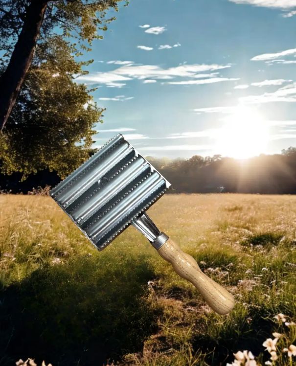 Lincoln metal curry comb