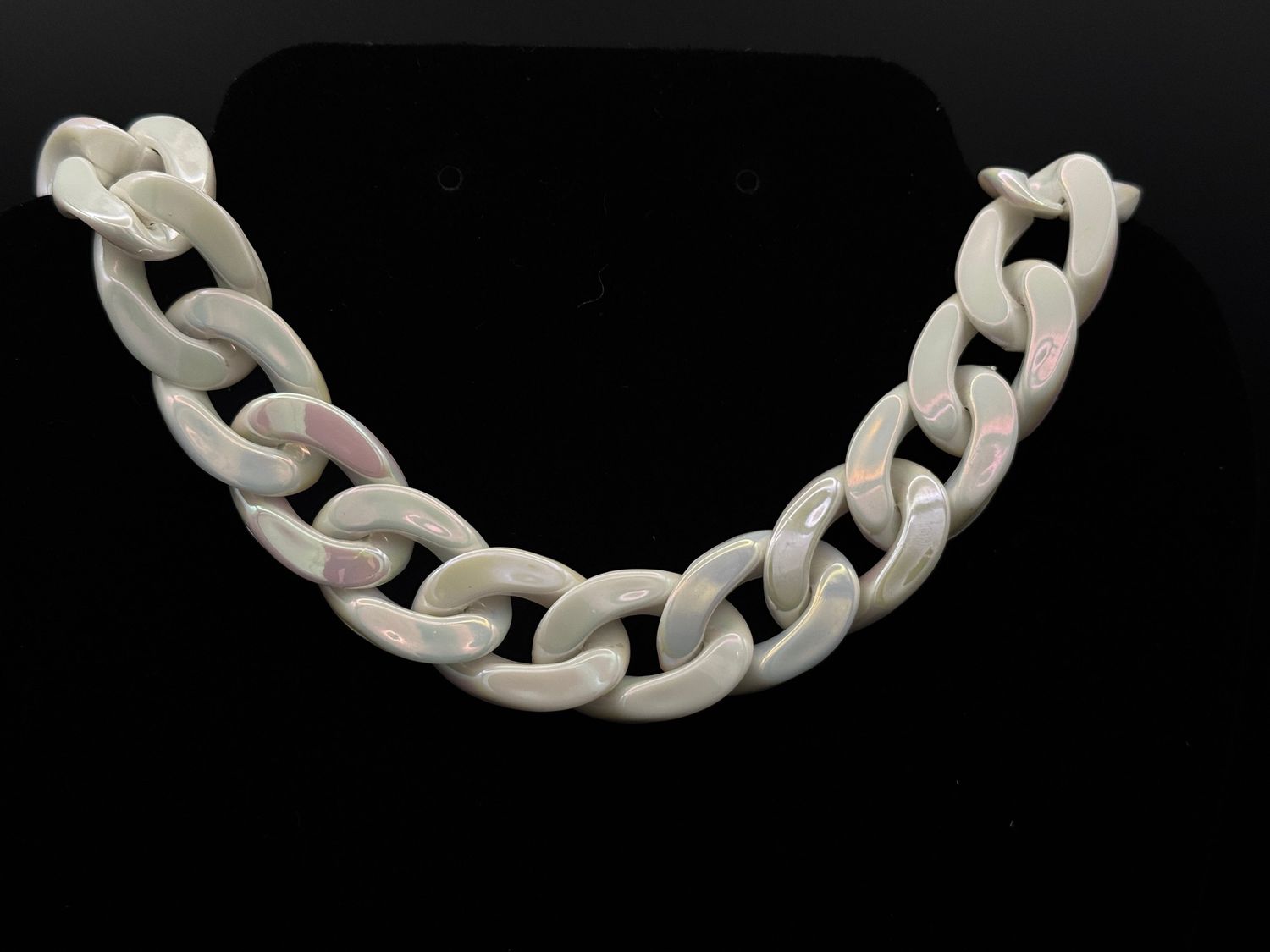 Acrylic Chain, Colour: Iridescent White
