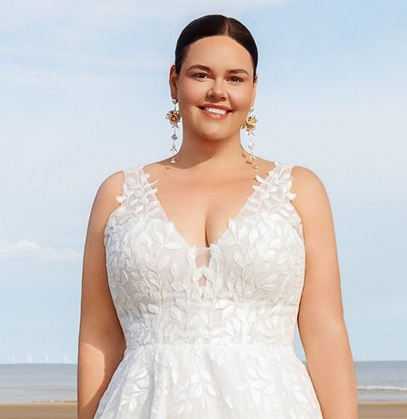 Island Bridal size 24 26817FL Nora